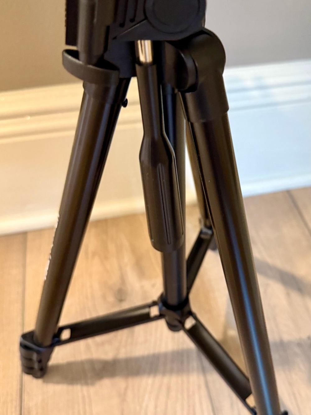 UBeesize TR59 Tripod Brand New